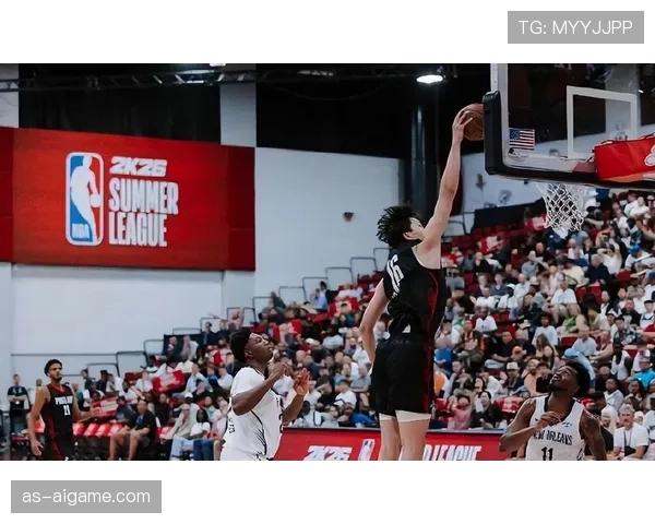 杨瀚森挡拆吸引防守拉开低位得分对比周琦